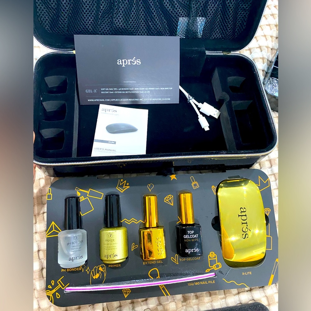 Apres Gel X Extension Kit with Carrying Case and Stiletto Short Nail Extensions